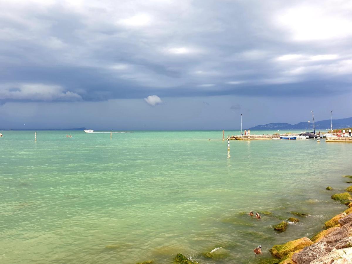 Casa Vacanza & Suite Joy Peschiera del Garda Bagian luar foto